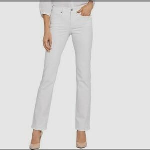 Must-Have White High Rise Jeans By Jennifer Lopez -Straight Leg Size 8 -Flawless